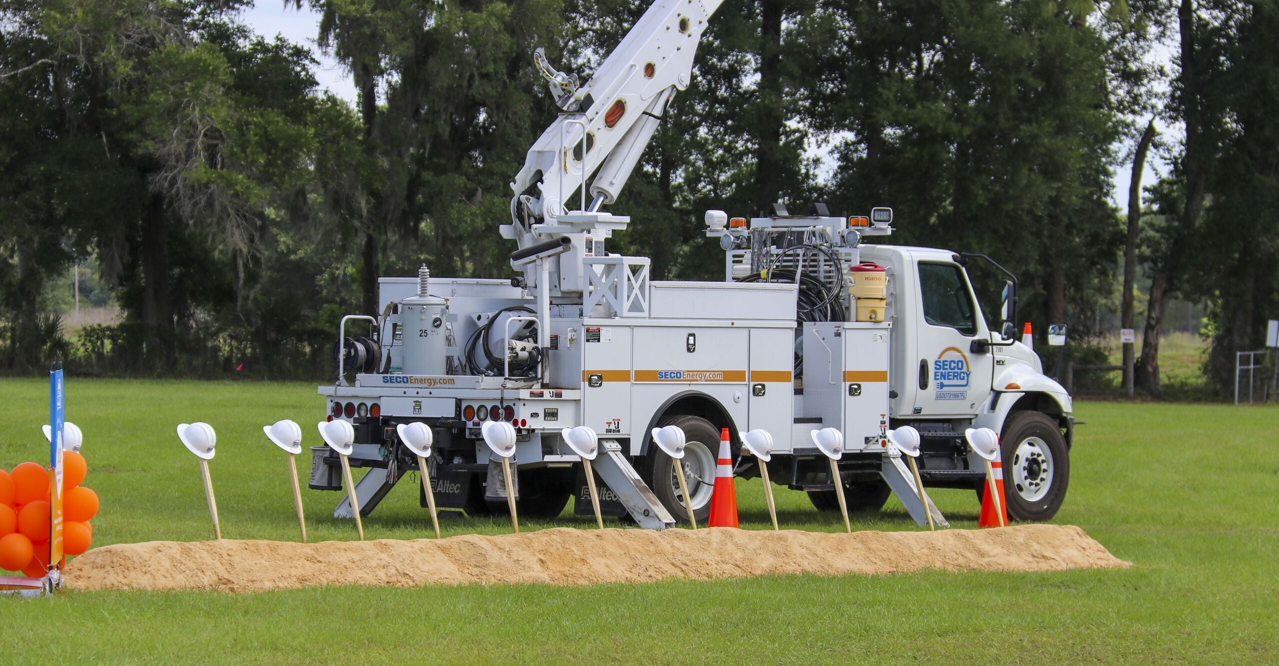 SECO truck with shovels